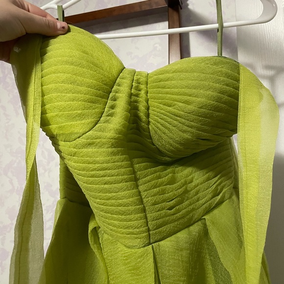 Green formal/prom dress with tie straps size 6 - Picture 6 of 8